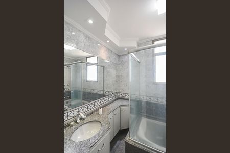 Apartamento para alugar com 260m², 3 quartos e 3 vagas Apartamento para alugar com 260m², 3 quartos e 3 vagasBanheiro da Suíte 1