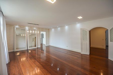 Apartamento para alugar com 260m², 3 quartos e 3 vagas Apartamento para alugar com 260m², 3 quartos e 3 vagasSala