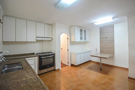 Apartamento para alugar com 260m², 3 quartos e 3 vagas Apartamento para alugar com 260m², 3 quartos e 3 vagasCozinha