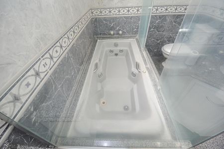 Apartamento para alugar com 260m², 3 quartos e 3 vagas Apartamento para alugar com 260m², 3 quartos e 3 vagasBanheiro da Suíte 1