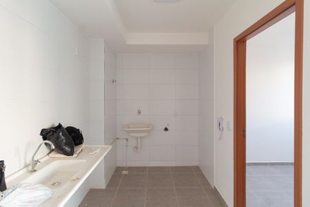 Apartamento para alugar com 42m², 2 quartos e sem vaga Apartamento para alugar com 42m², 2 quartos e sem vagaCozinha e área de serviço