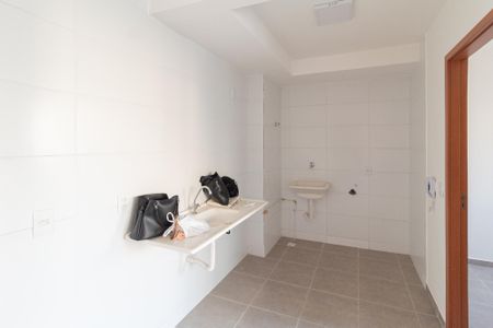 Apartamento para alugar com 42m², 2 quartos e sem vaga Apartamento para alugar com 42m², 2 quartos e sem vagaCozinha e área de serviço