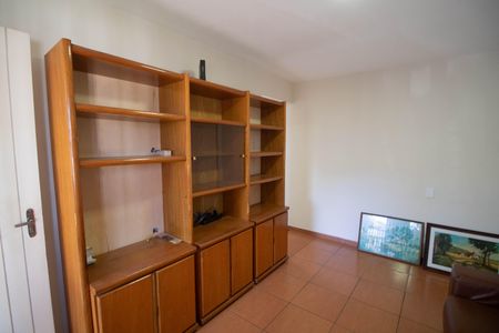 SALA de casa à venda com 3 quartos, 180m² em Conjunto Residencial Santa Terezinha, São Paulo