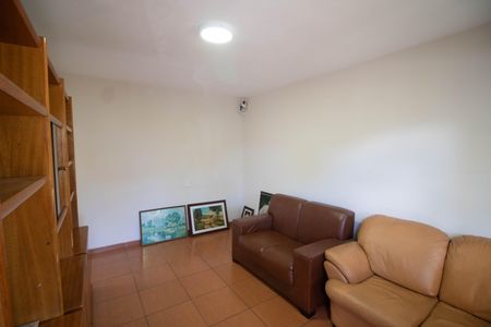 SALA de casa à venda com 3 quartos, 180m² em Conjunto Residencial Santa Terezinha, São Paulo