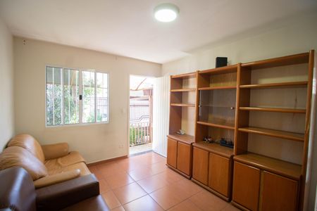 SALA de casa à venda com 3 quartos, 180m² em Conjunto Residencial Santa Terezinha, São Paulo