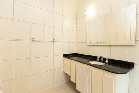 Casa para alugar com 141m², 3 quartos e 2 vagasBanheiro da Suíte