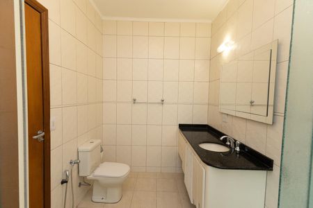 Casa para alugar com 141m², 3 quartos e 2 vagasBanheiro da Suíte