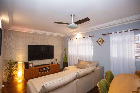 Casa à venda com 145m², 3 quartos e 3 vagasSala de TV