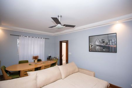 Casa à venda com 145m², 3 quartos e 3 vagasSala de TV