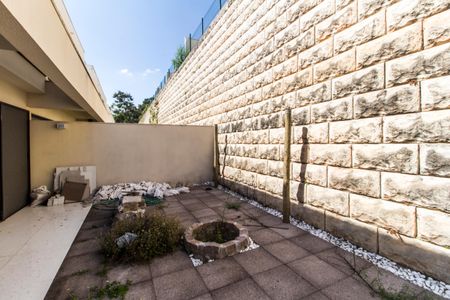 Casa de condomínio à venda com 157m², 3 quartos e 2 vagasQuintal