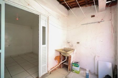 Casa para alugar com 75m², 2 quartos e sem vaga Casa para alugar com 75m², 2 quartos e sem vagaVaranda e Área de Serviço