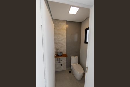 Casa de condomínio à venda com 179m², 3 quartos e 4 vagasBanheiro