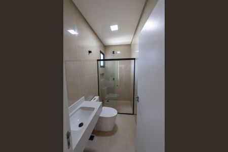 Casa de condomínio à venda com 179m², 3 quartos e 4 vagasBanheiro