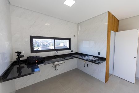 Sala de casa de condomínio à venda com 3 quartos, 179m² em Jardim Jurupari (fazendinha), Santana de Parnaíba