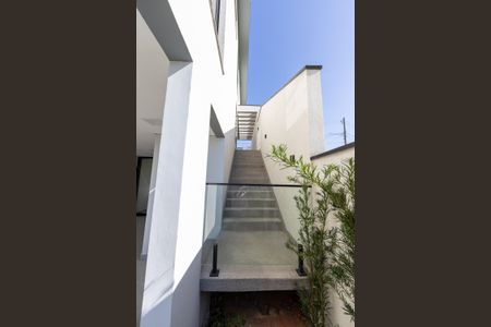 Casa de condomínio à venda com 179m², 3 quartos e 4 vagasLateral da casa