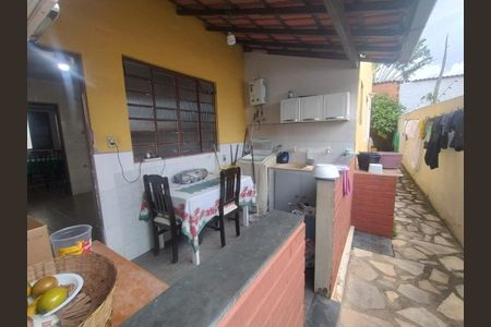 Casa à venda com 220m², 4 quartos e 2 vagasFoto 11