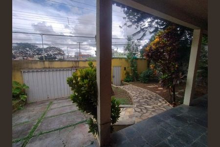 Casa à venda com 220m², 4 quartos e 2 vagasFoto 02