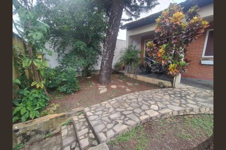 Casa à venda com 220m², 4 quartos e 2 vagasFoto 03