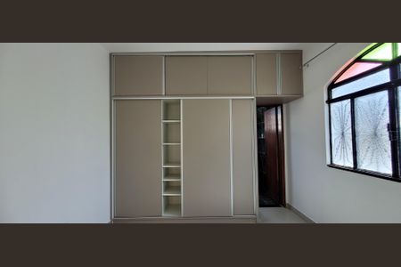 Casa para alugar com 244m², 3 quartos e 2 vagassuite - armários