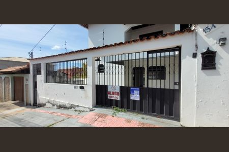 Casa para alugar com 244m², 3 quartos e 2 vagasFachada