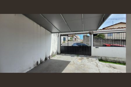 vista sala  de casa para alugar com 3 quartos, 244m² em Niterói, Betim