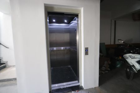 Apartamento à venda com 42m², 2 quartos e 1 vagaElevador