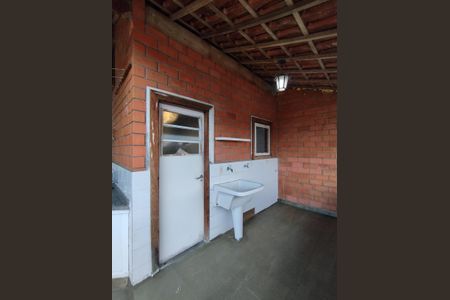 Casa para alugar com 60m², 2 quartos e sem vagaÁrea de Serviço