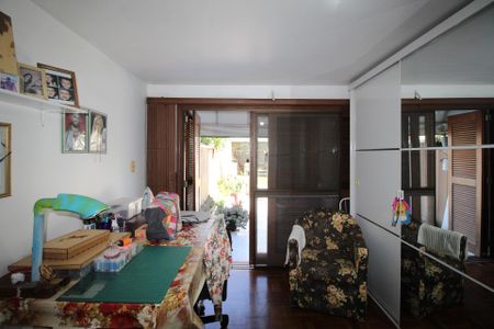 Casa à venda com 270m², 3 quartos e 4 vagasEscritório