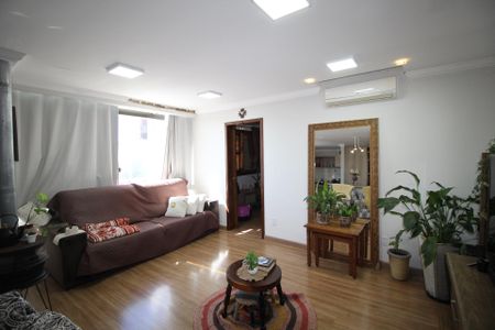 Casa à venda com 270m², 3 quartos e 4 vagasStudio