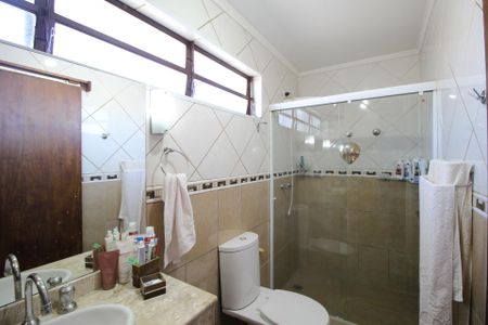 Casa à venda com 270m², 3 quartos e 4 vagasBanheiro da Suíte 1