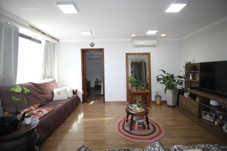 Casa à venda com 270m², 3 quartos e 4 vagasStudio