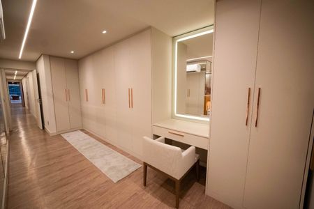 Apartamento à venda com 246m², 3 quartos e 3 vagasSuíte