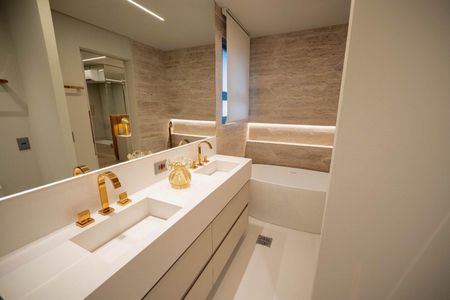 Apartamento à venda com 246m², 3 quartos e 3 vagasBanheiro da suíte