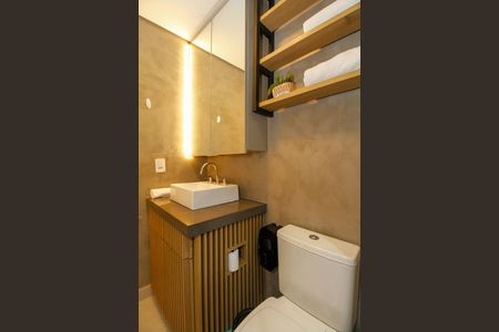 Banheiro de kitnet/studio para alugar com 1 quarto, 27m² em Pinheiros, São Paulo