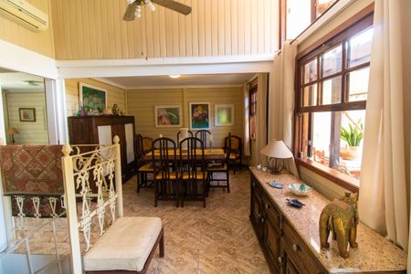 Sala de casa à venda com 5 quartos, 300m² em Vila Progresso, Niterói