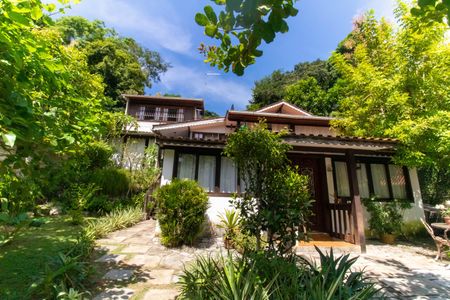 Casa para alugar com 300m², 5 quartos e 4 vagasFachada