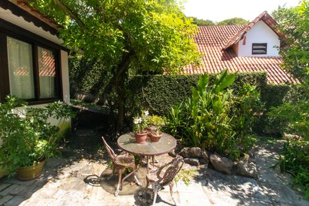 Casa para alugar com 300m², 5 quartos e 4 vagasÁrea externa