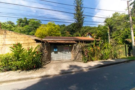 Casa para alugar com 300m², 5 quartos e 4 vagasFachada