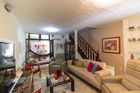 Sala de casa à venda com 5 quartos, 300m² em Vila Progresso, Niterói