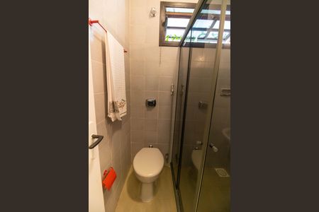 Casa para alugar com 300m², 5 quartos e 4 vagasBanheiro da Suíte Externa 