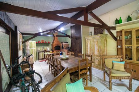 Casa para alugar com 300m², 5 quartos e 4 vagasÁrea gourmet