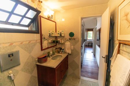 Casa para alugar com 300m², 5 quartos e 4 vagasBanheiro 1