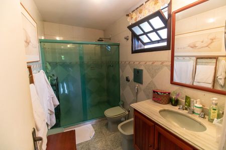 Casa para alugar com 300m², 5 quartos e 4 vagasBanheiro 1