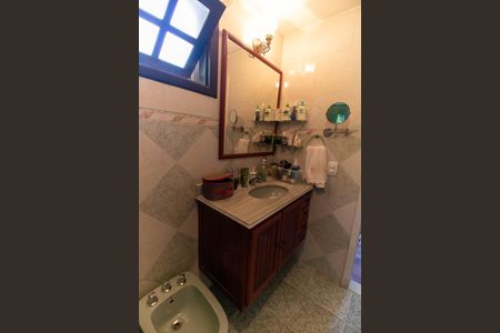 Casa para alugar com 300m², 5 quartos e 4 vagasBanheiro 1