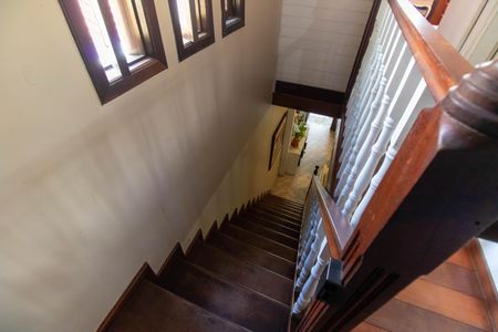 Casa para alugar com 300m², 5 quartos e 4 vagasEscada 