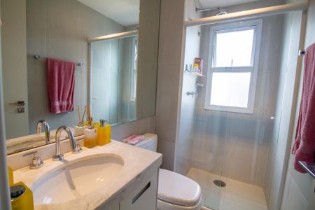 Apartamento à venda com 185m², 3 quartos e 3 vagasBanheiro da Suíte 2