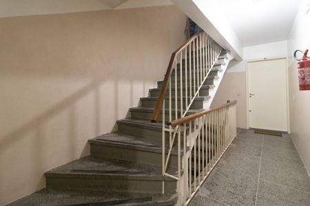 Apartamento para alugar com 48m², 1 quarto e sem vagaEscada