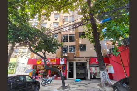 Apartamento à venda com 80m², 2 quartos e 2 vagasFachada e portaria