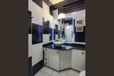 Apartamento à venda com 80m², 2 quartos e 2 vagasBanheiro Corredor