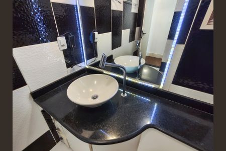 Apartamento à venda com 80m², 2 quartos e 2 vagasBanheiro Corredor